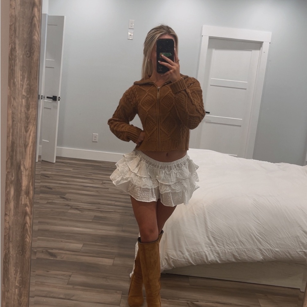 White Ruffled Mini Skirt - Picture 1 of 2